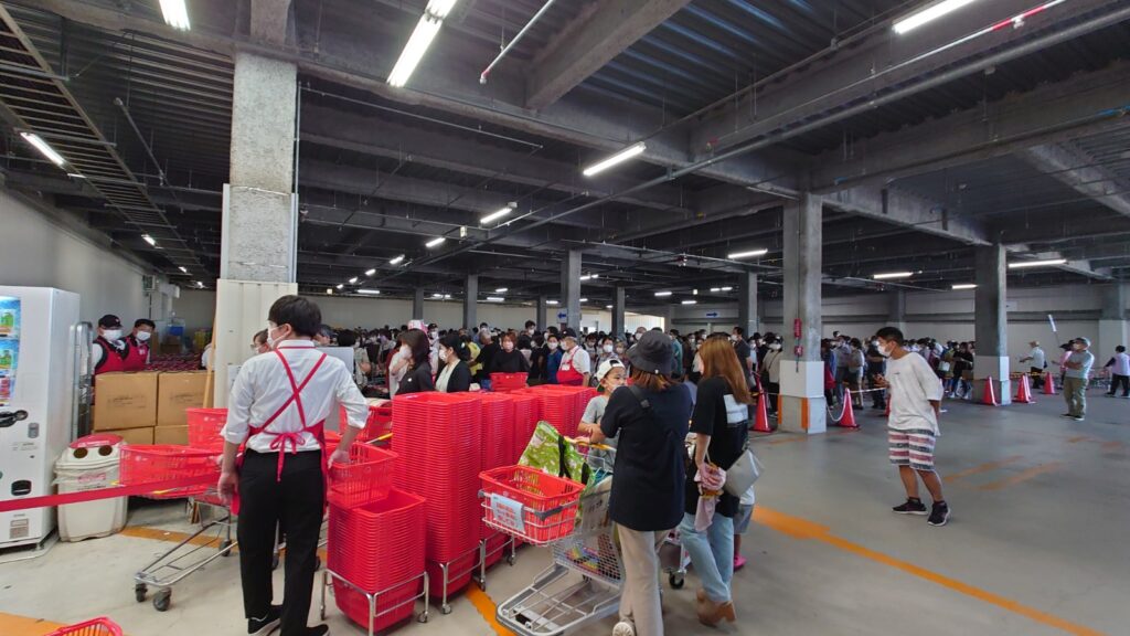 激安スーパーロピア大和郡山店がオープン 初日は大混雑でした